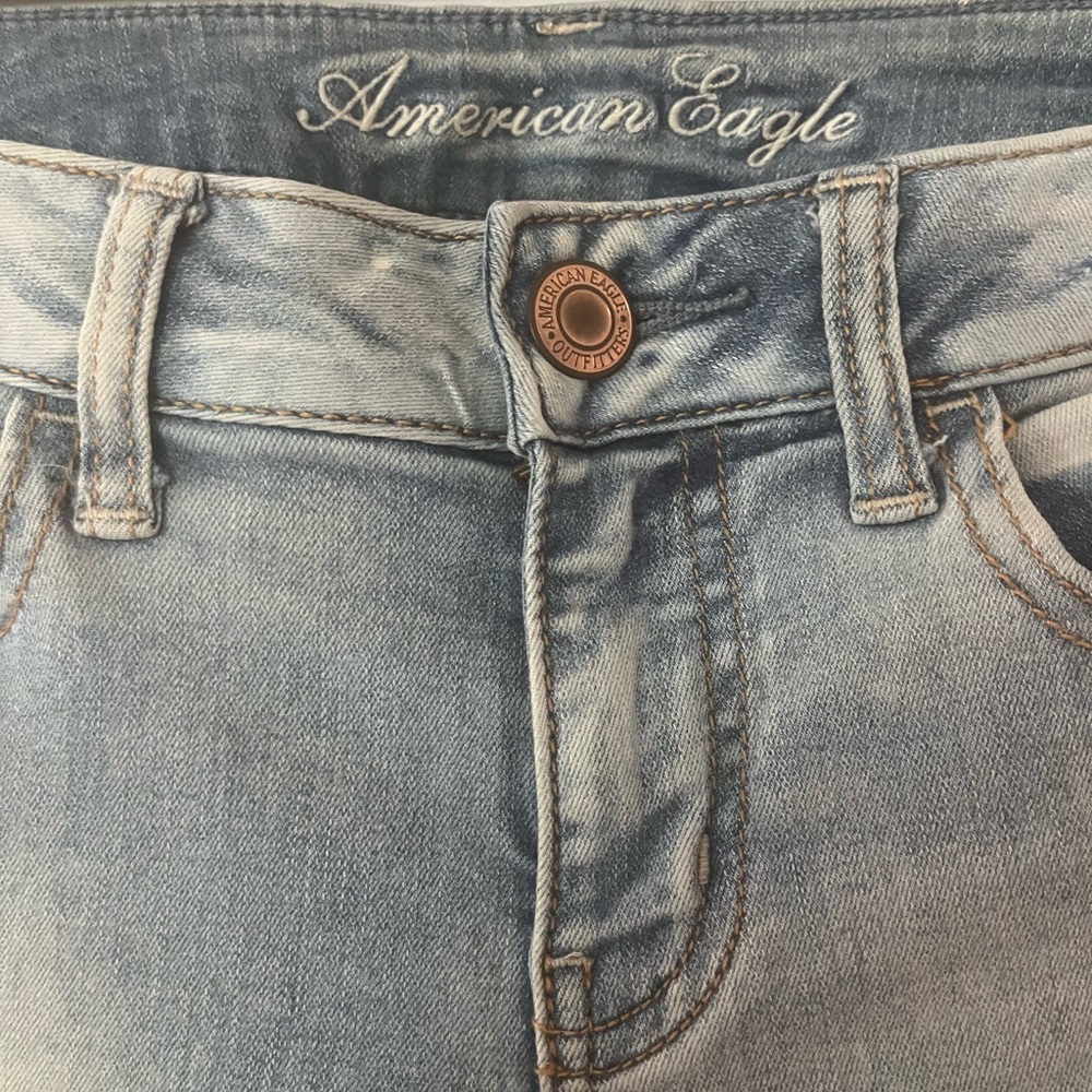 AE Distressed Light Blue Jeans - Picture 6 of 9